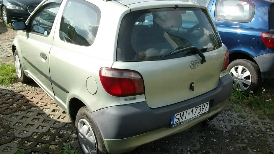TOYOTA Yaris -