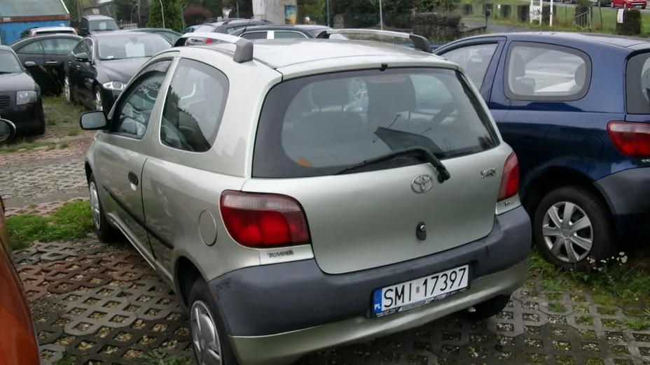 TOYOTA Yaris -
