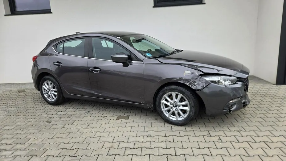 MAZDA 3 -