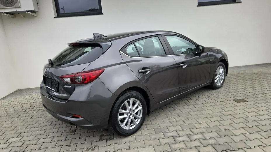 MAZDA 3 -