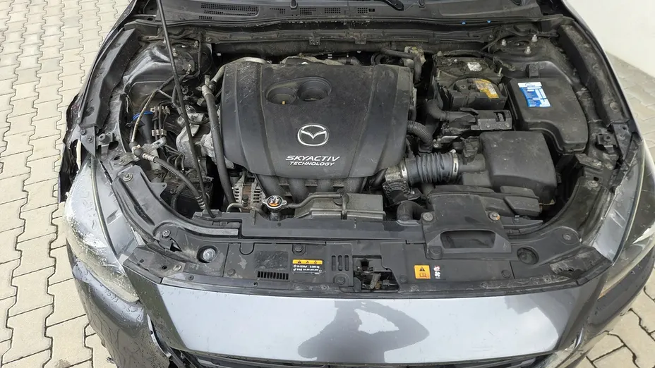 MAZDA 3 -