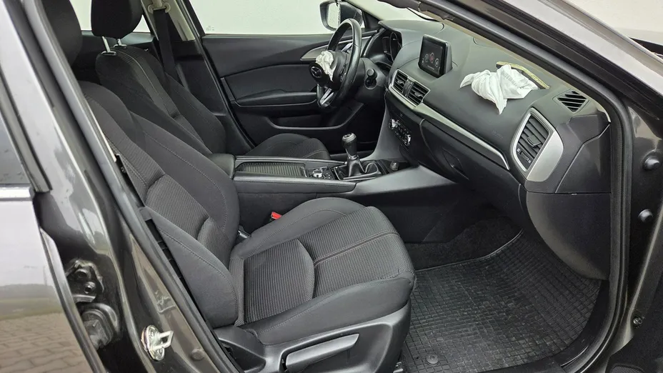 MAZDA 3 -