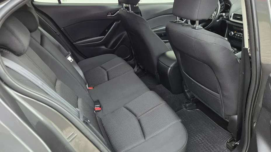 MAZDA 3 -