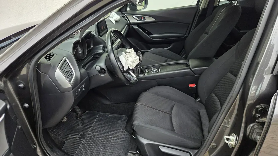MAZDA 3 -