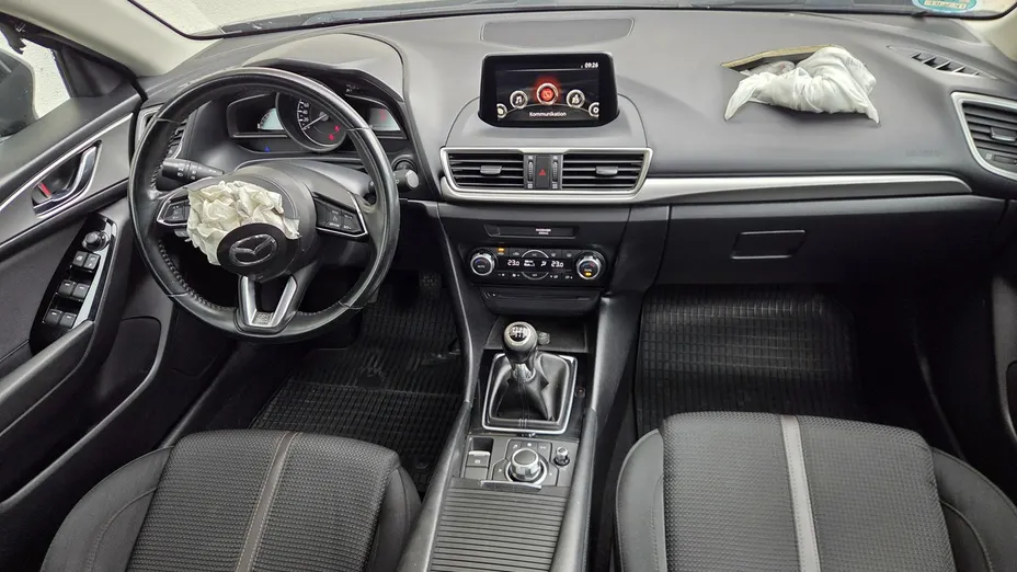 MAZDA 3 -