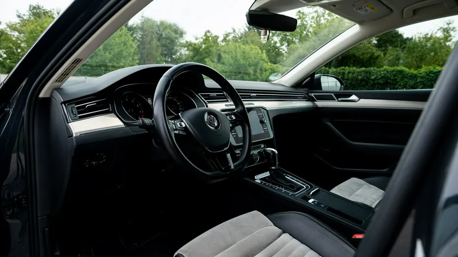 VOLKSWAGEN Passat -
