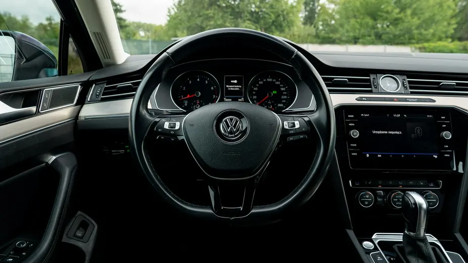 VOLKSWAGEN Passat -