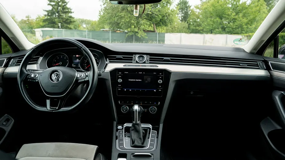 VOLKSWAGEN Passat -