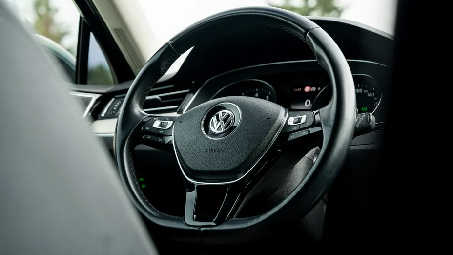VOLKSWAGEN Passat -