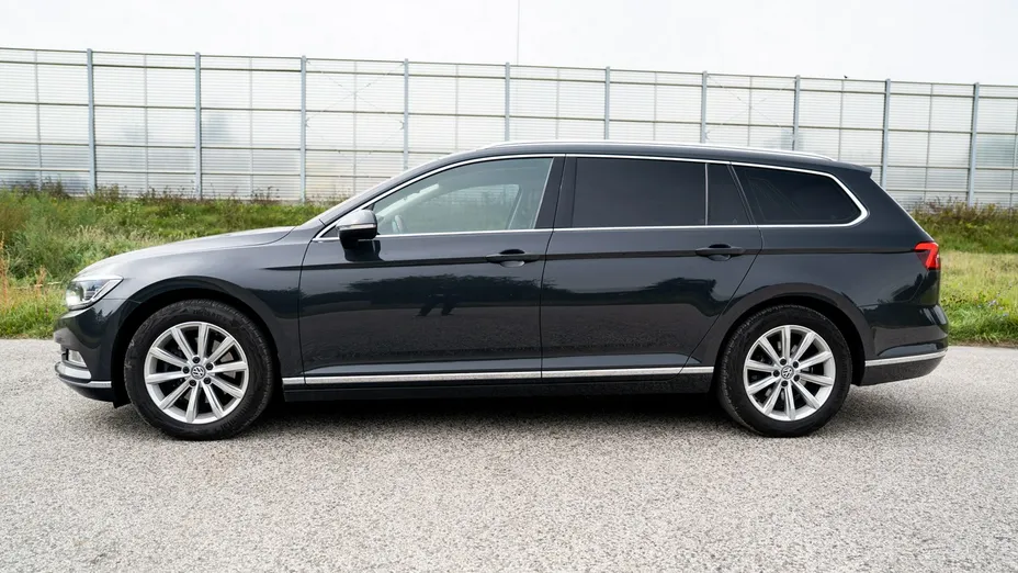VOLKSWAGEN Passat -