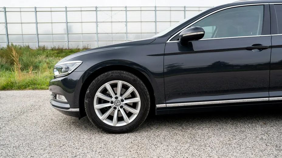 VOLKSWAGEN Passat -