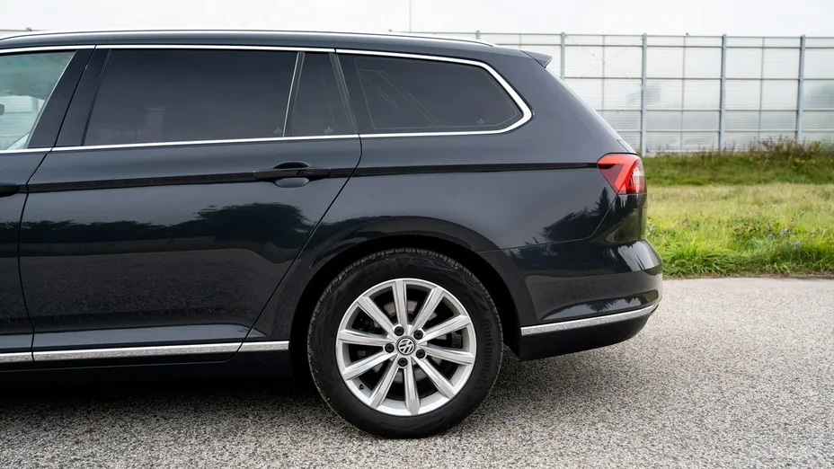 VOLKSWAGEN Passat -