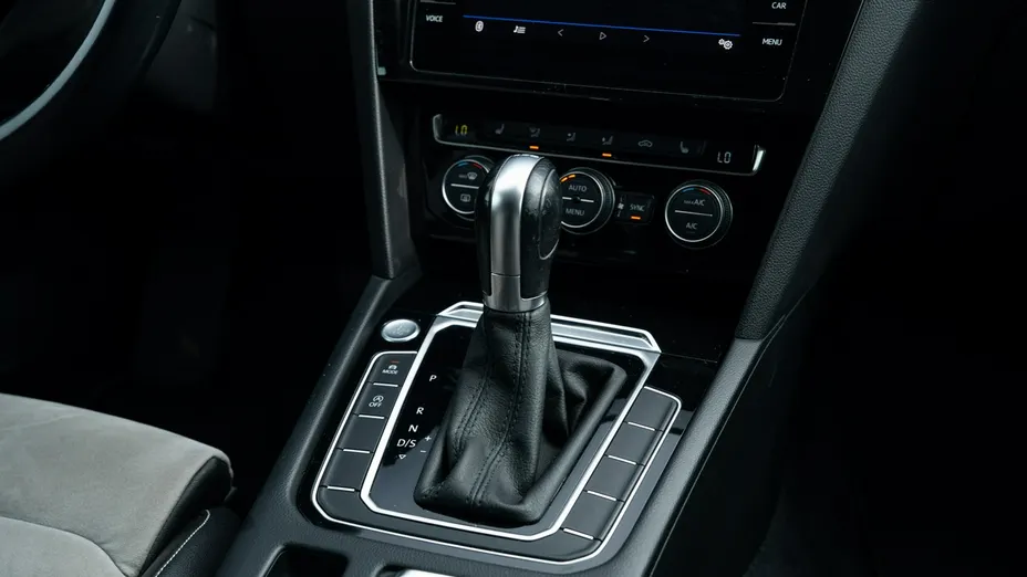 VOLKSWAGEN Passat -