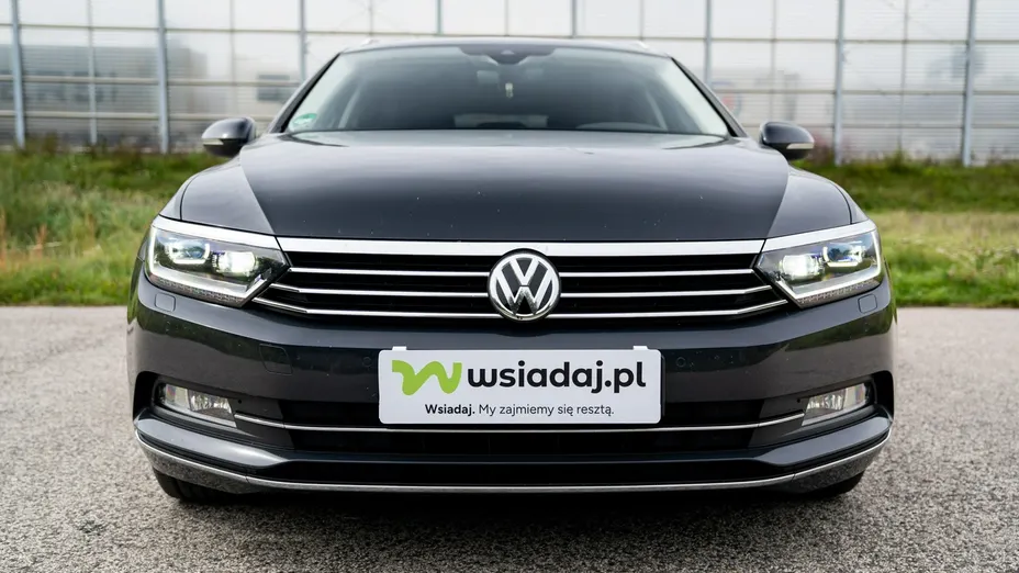 VOLKSWAGEN Passat -
