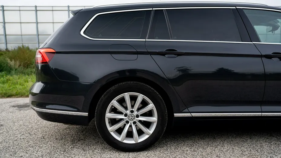 VOLKSWAGEN Passat -