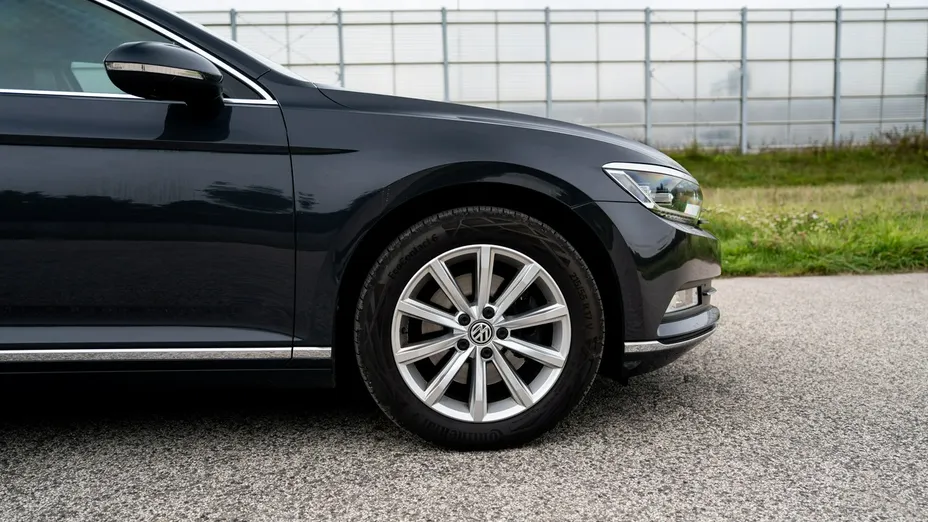 VOLKSWAGEN Passat -