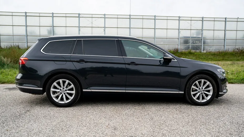 VOLKSWAGEN Passat -