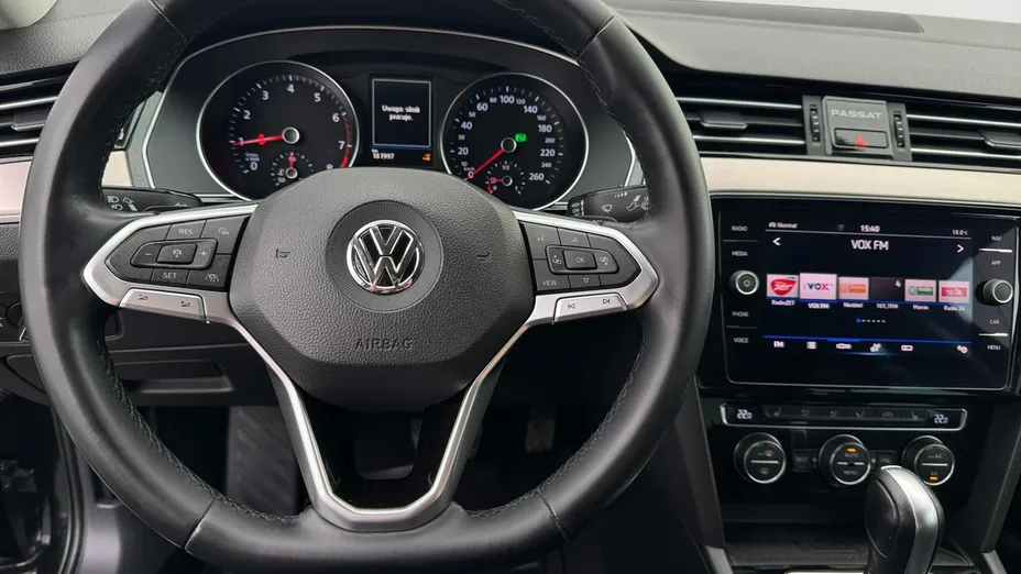 VOLKSWAGEN Passat -