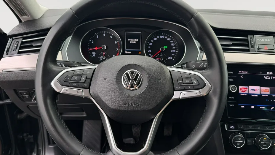 VOLKSWAGEN Passat -