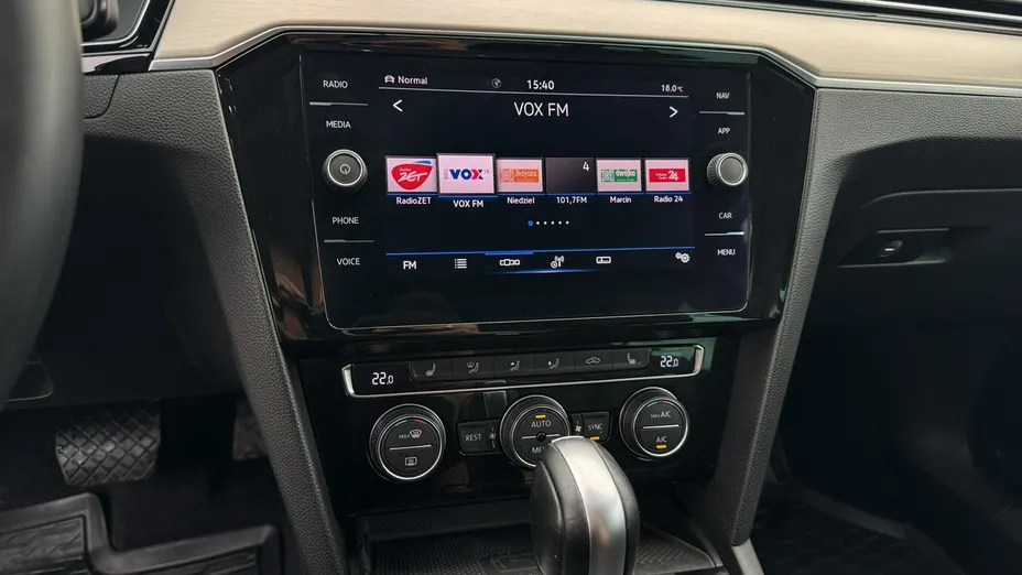 VOLKSWAGEN Passat -