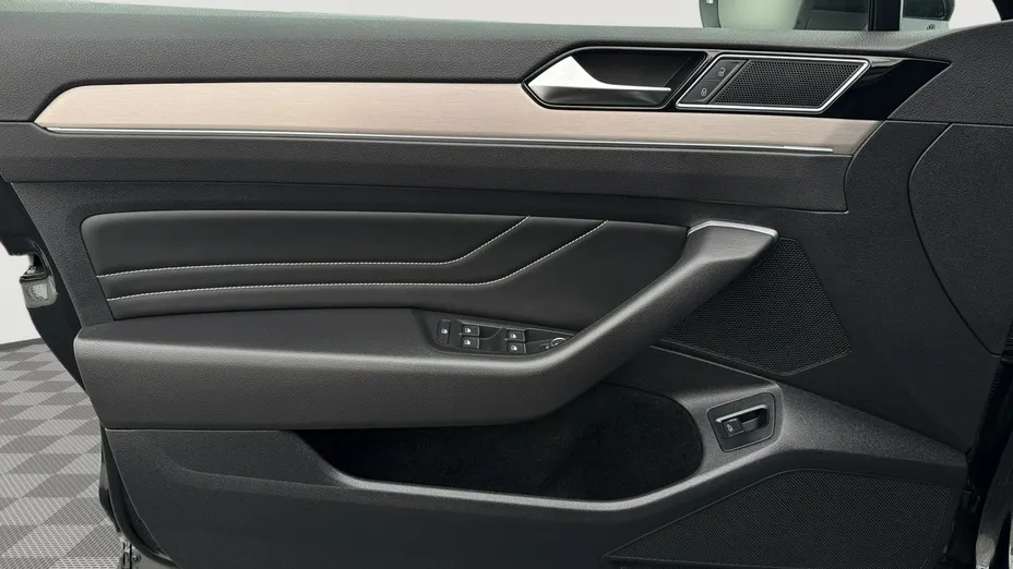 VOLKSWAGEN Passat -