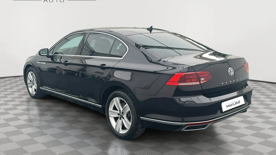 VOLKSWAGEN Passat -