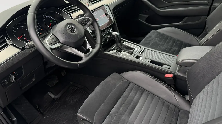 VOLKSWAGEN Passat -