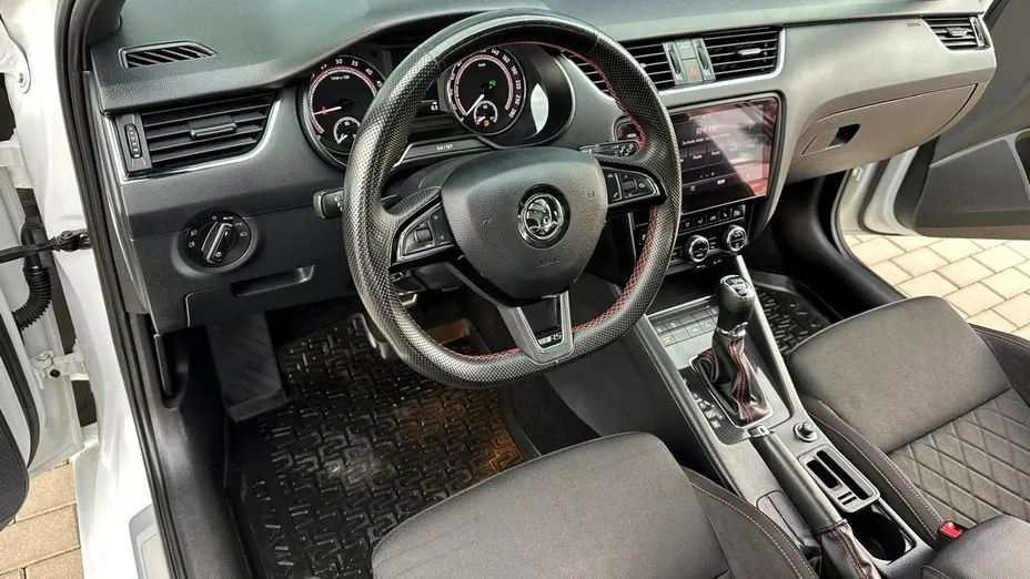 SKODA Octavia -