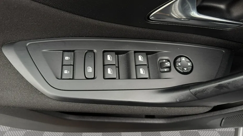 PEUGEOT 308 -
