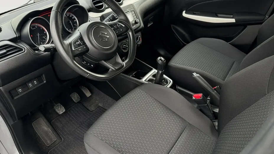 SUZUKI Swift -
