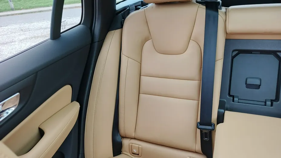 VOLVO V60 -