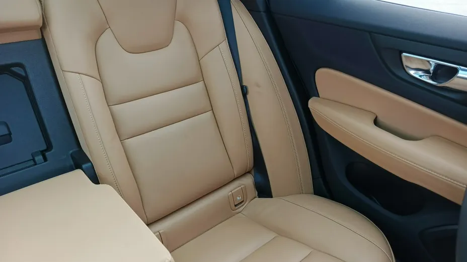 VOLVO V60 -