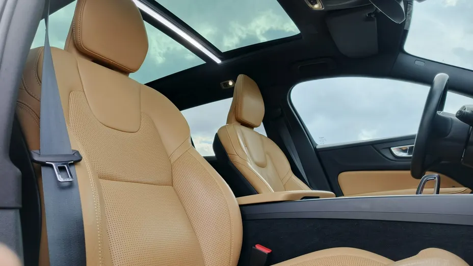 VOLVO V60 -
