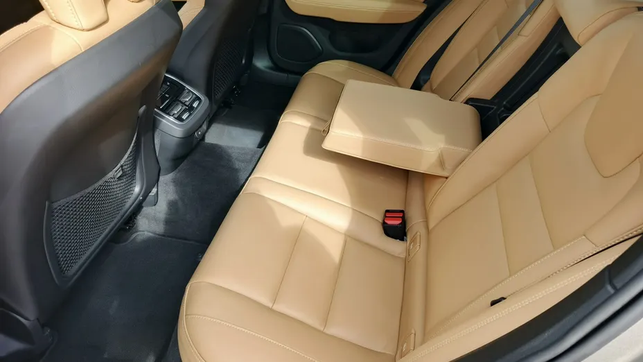 VOLVO V60 -