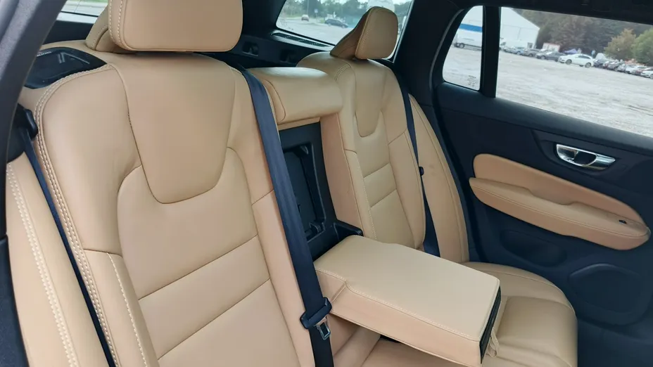 VOLVO V60 -