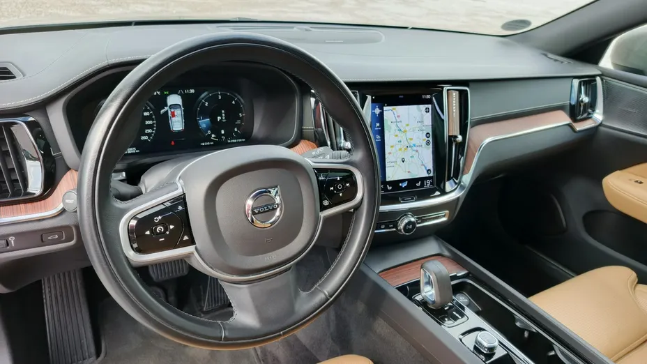 VOLVO V60 -