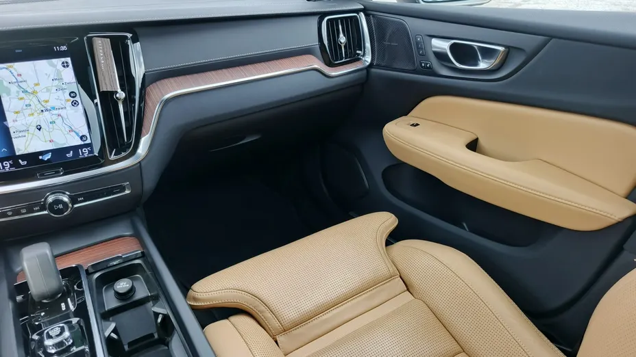 VOLVO V60 -