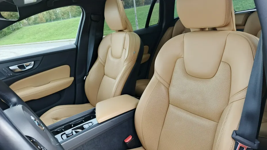 VOLVO V60 -