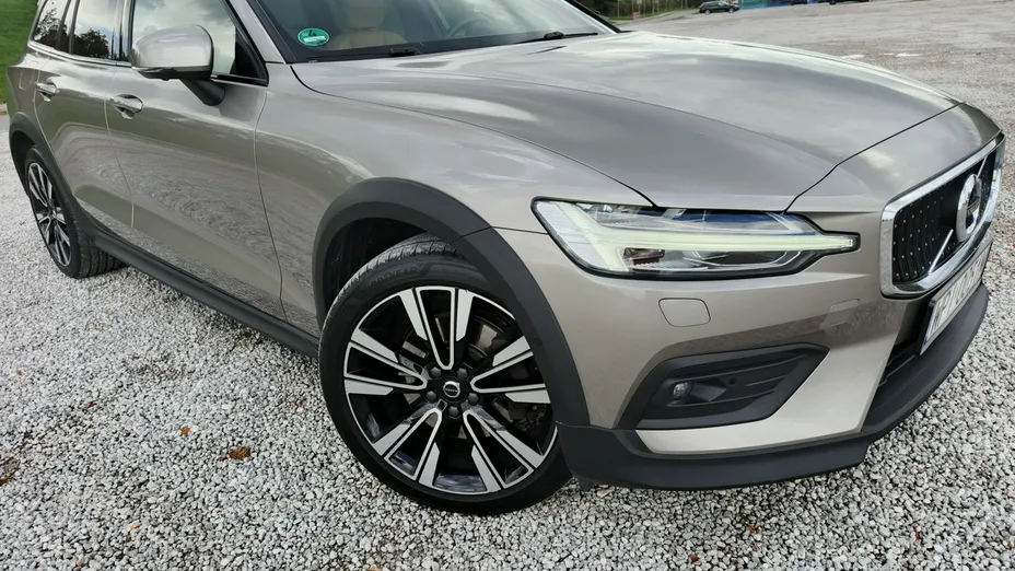 VOLVO V60 -