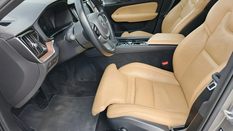 VOLVO V60 -