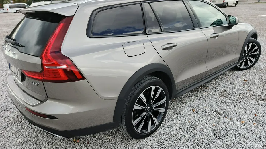VOLVO V60 -