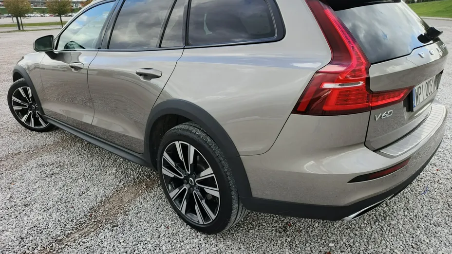 VOLVO V60 -