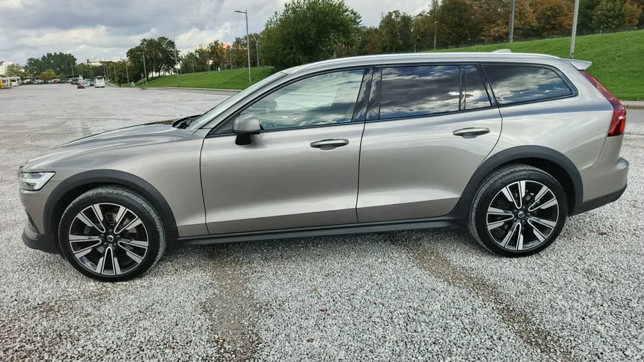 VOLVO V60 -