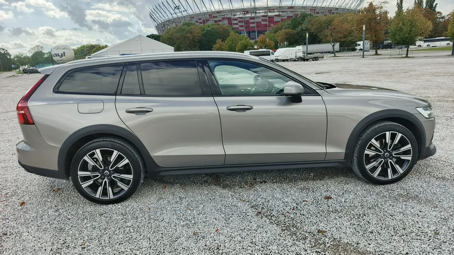 VOLVO V60 -
