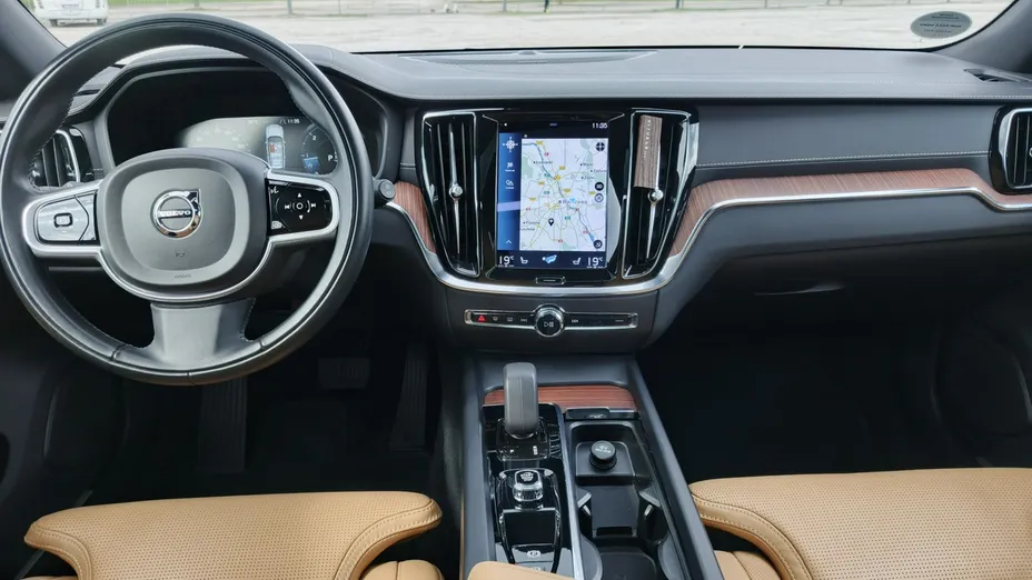 VOLVO V60 -