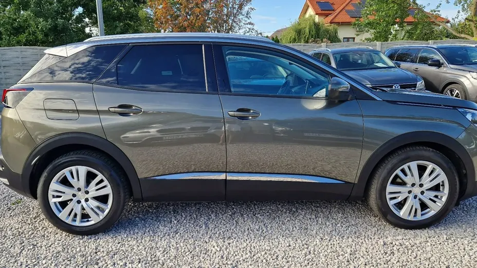 PEUGEOT 3008 -