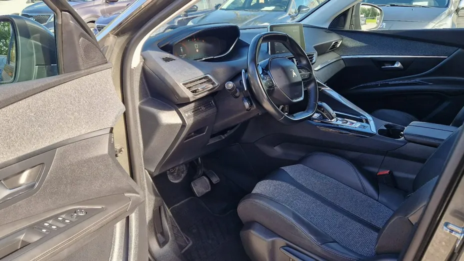PEUGEOT 3008 -