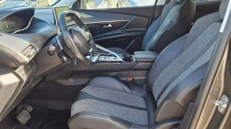 PEUGEOT 3008 -