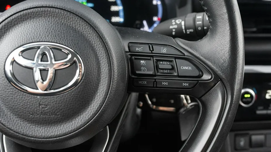 TOYOTA Yaris Cross -