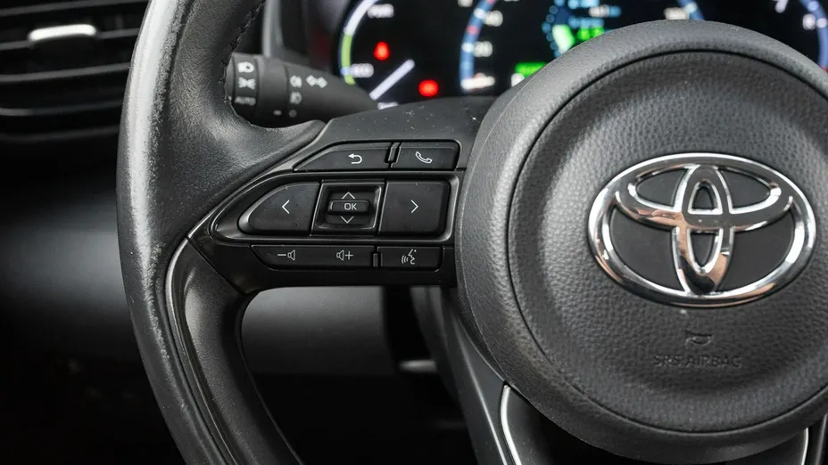 TOYOTA Yaris Cross -